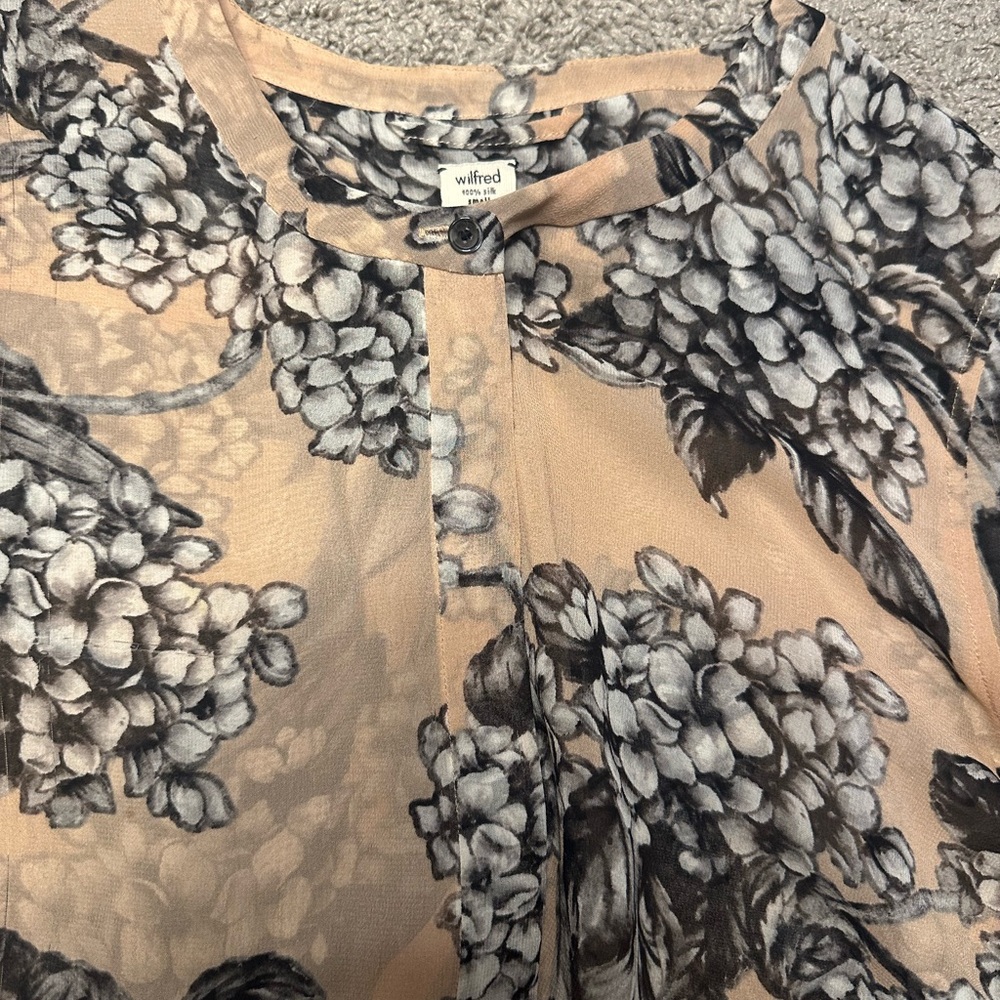 Wilfred 100% silk  Long Sleeve Blouse/ woman size S ✨Host Pick - Picture 3 of 10